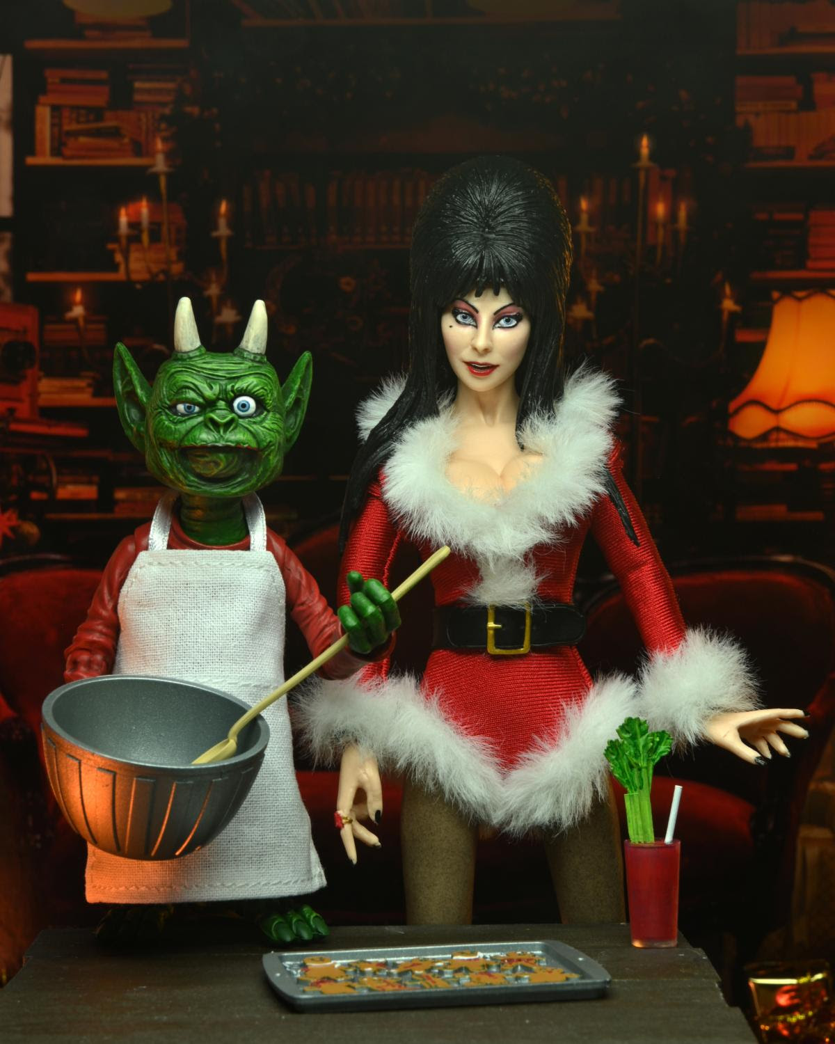 Elvira – 8″ Scale Clothed Figure – Very Scary Xmas Elvira - Image 9