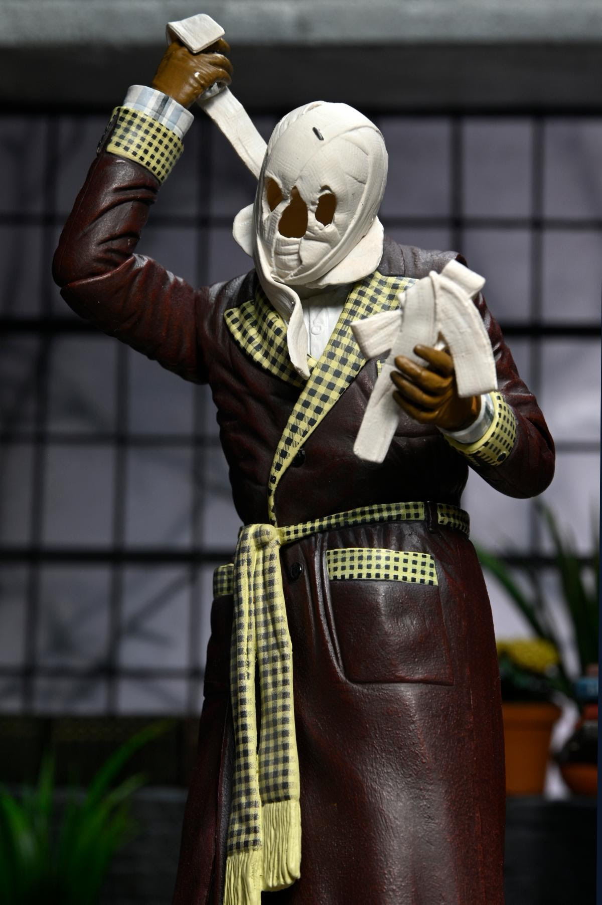 Universal Monsters – Ultimate Invisible Man Figure “Kemp House” (Color) - Image 7