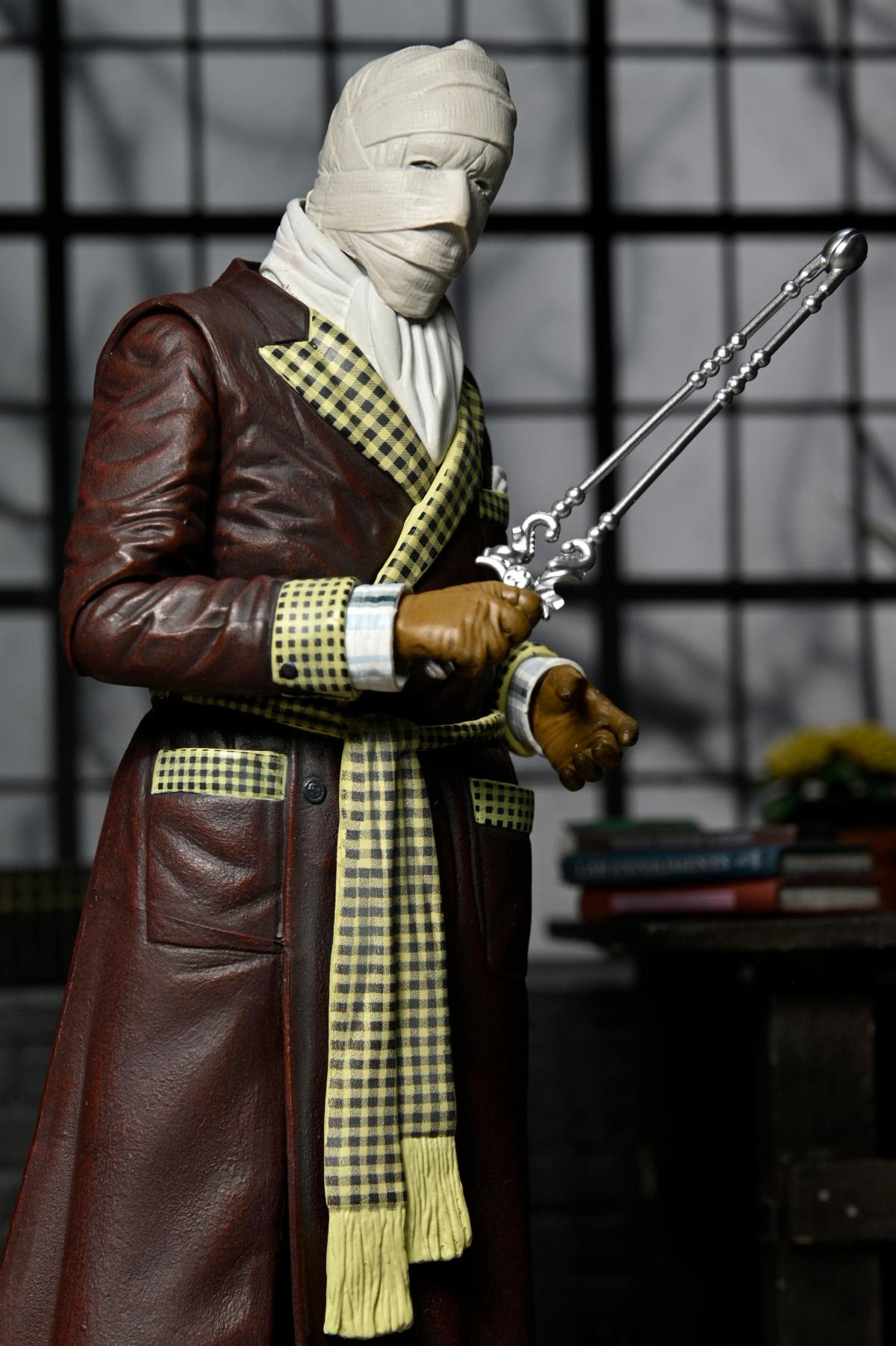 Universal Monsters – Ultimate Invisible Man Figure “Kemp House” (Color) - Image 6