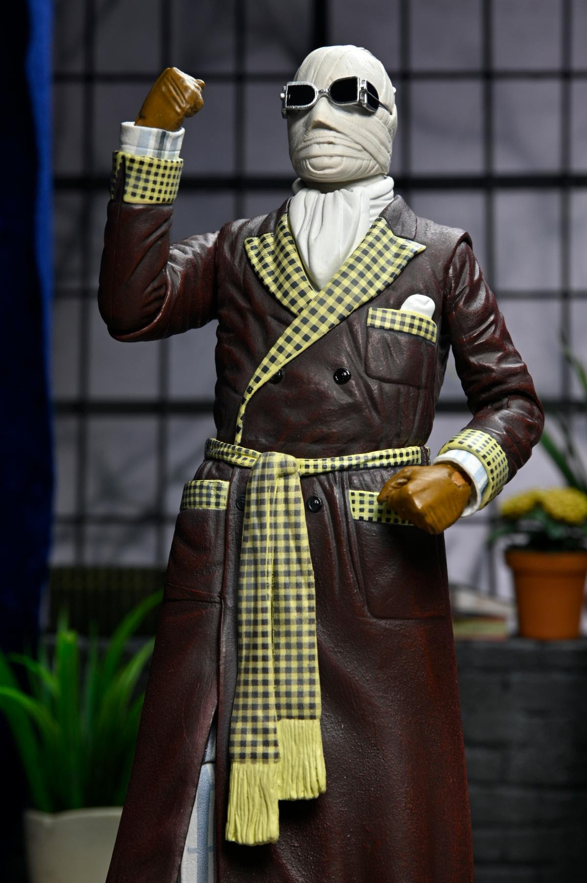 Universal Monsters – Ultimate Invisible Man Figure “Kemp House” (Color) - Image 3