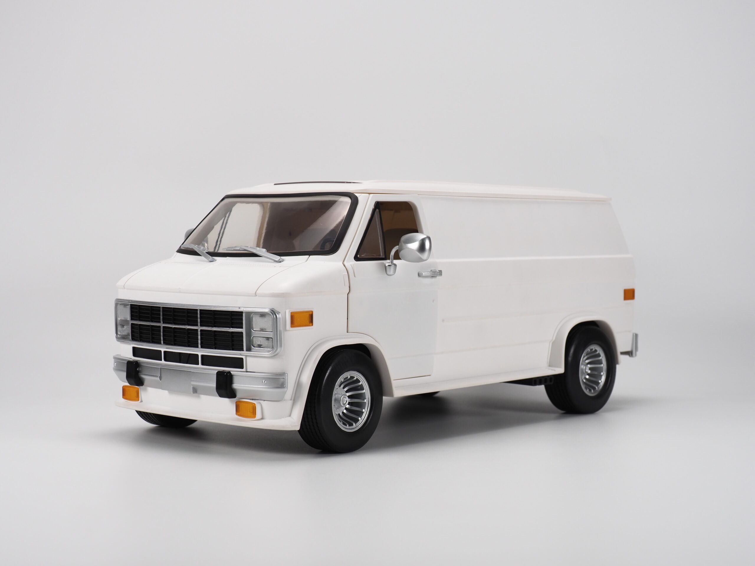 RAMEN TOY – REV (Ramen Economical Vehicles) WHITE - Image 2