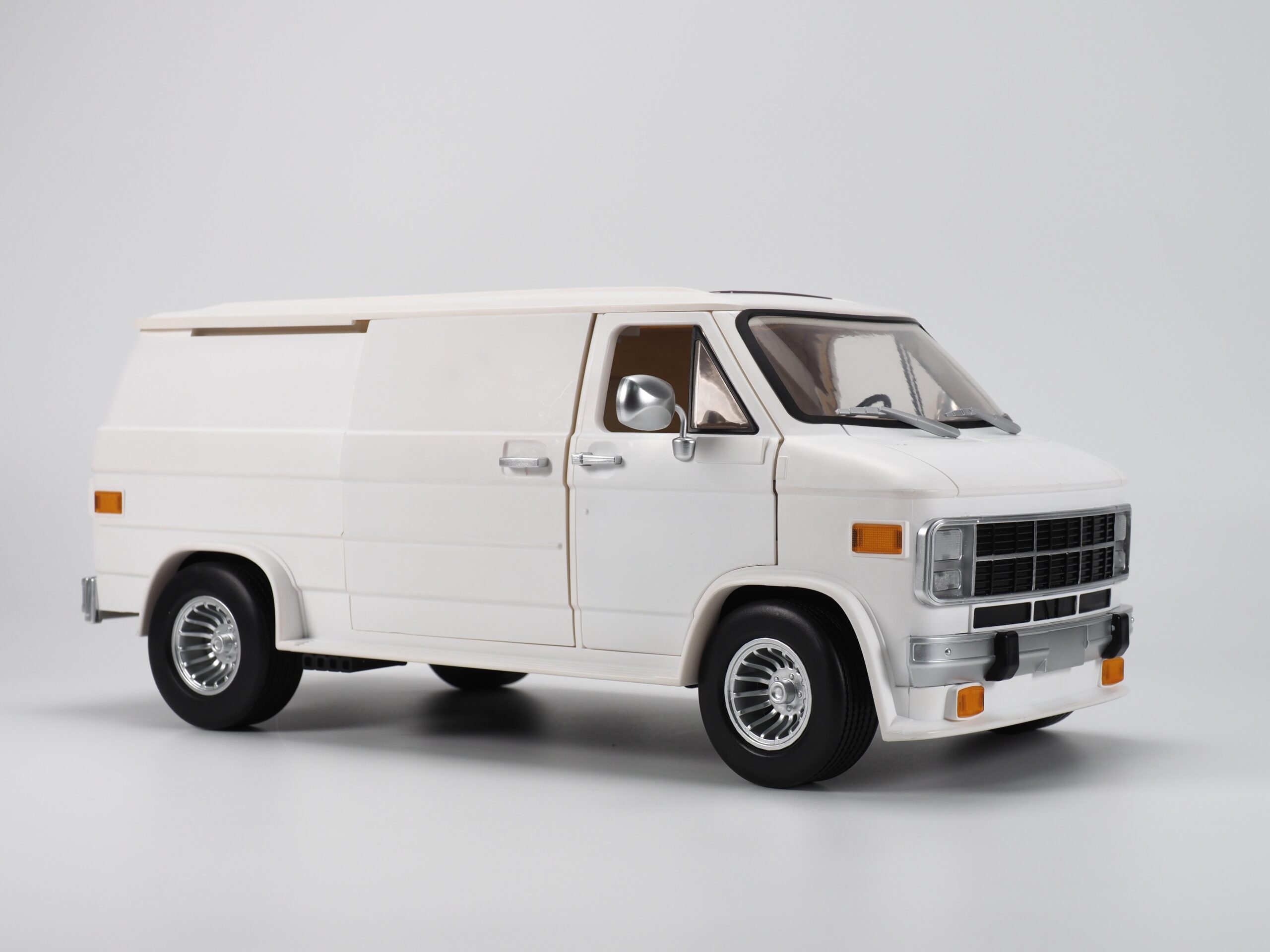 RAMEN TOY – REV (Ramen Economical Vehicles) WHITE - Image 3