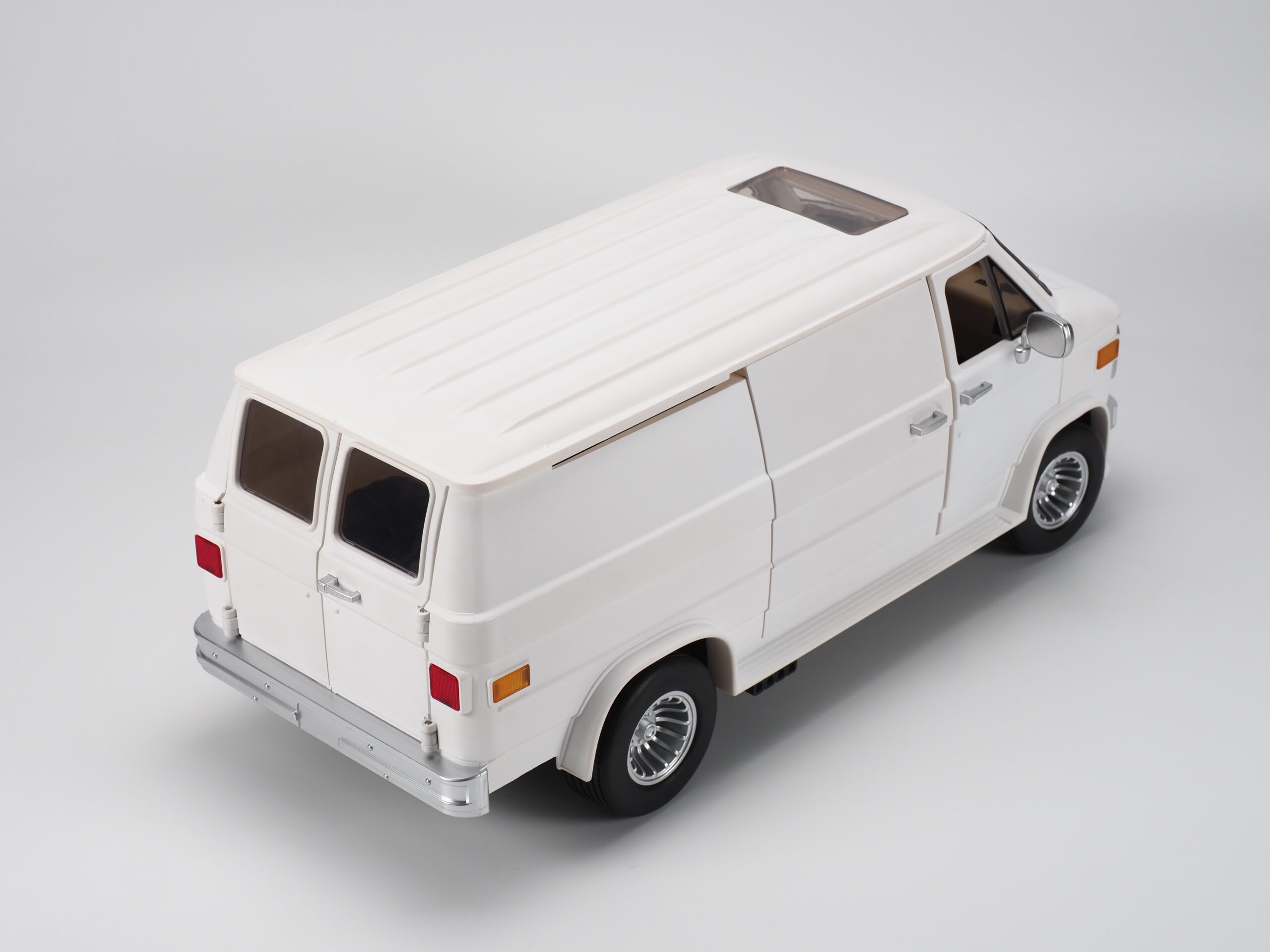 RAMEN TOY – REV (Ramen Economical Vehicles) WHITE - Image 4
