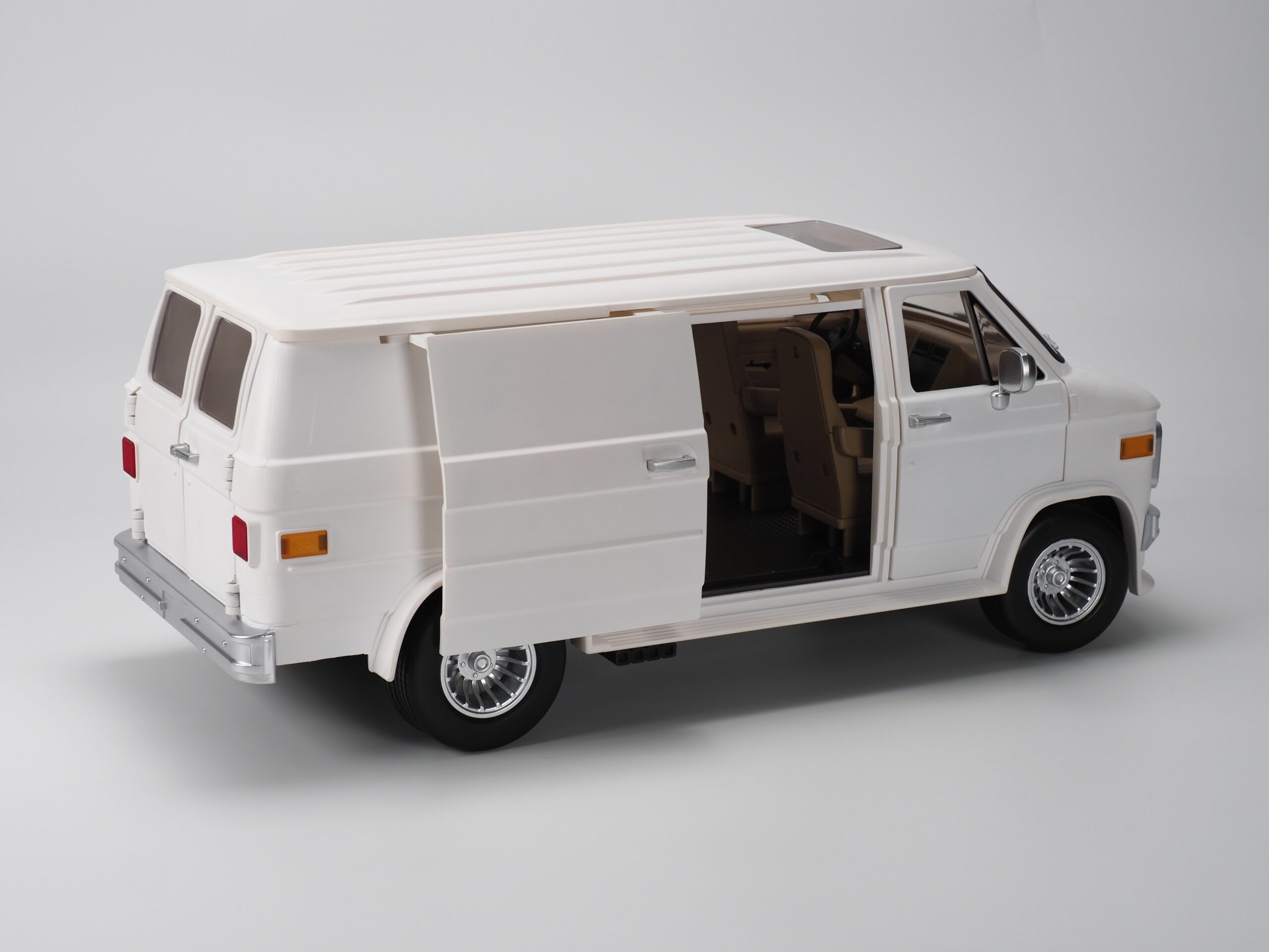 RAMEN TOY – REV (Ramen Economical Vehicles) WHITE - Image 8