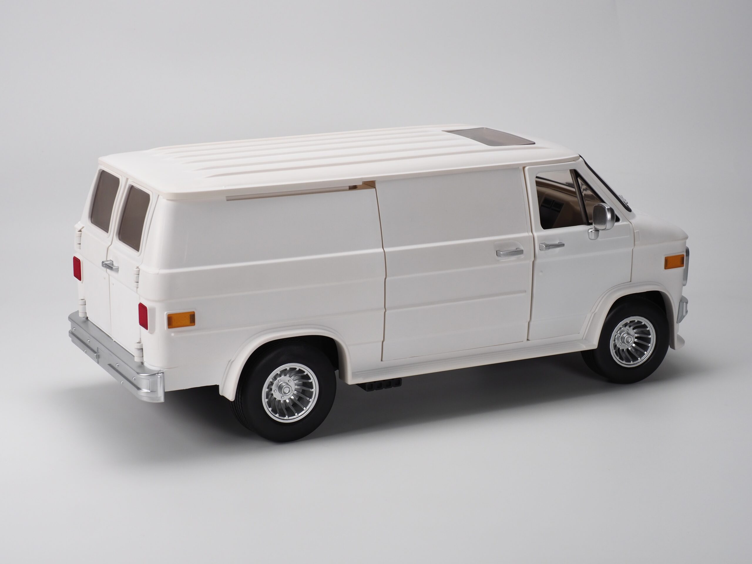 RAMEN TOY – REV (Ramen Economical Vehicles) WHITE - Image 9