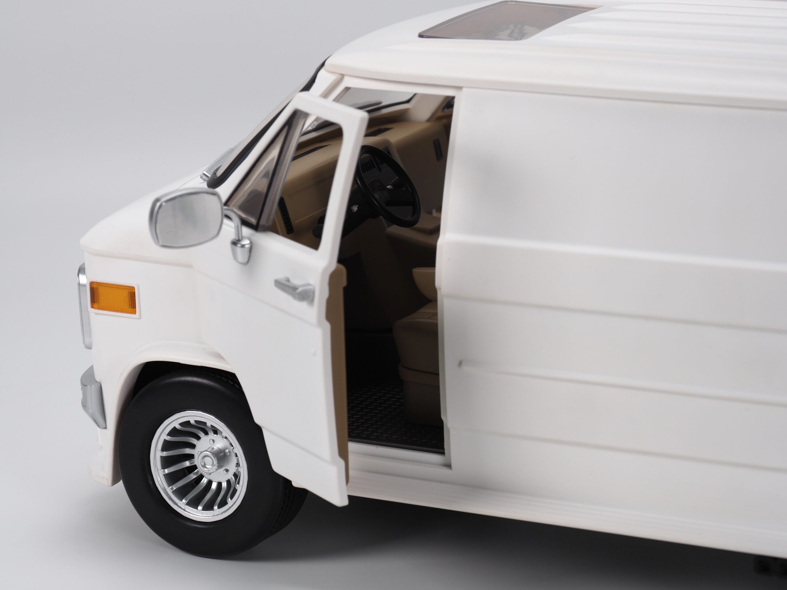 RAMEN TOY – REV (Ramen Economical Vehicles) WHITE - Image 15