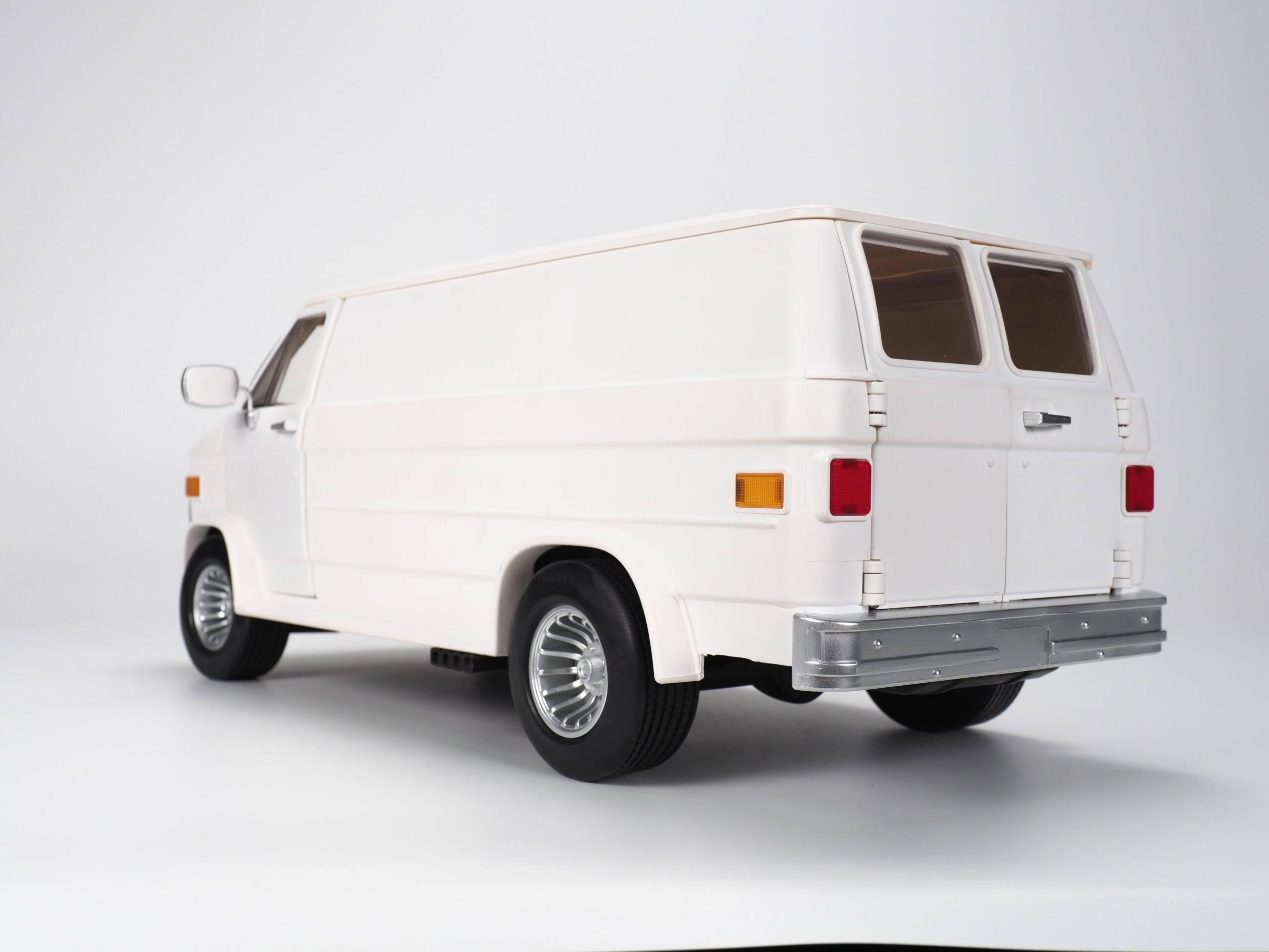 RAMEN TOY – REV (Ramen Economical Vehicles) WHITE - Image 11