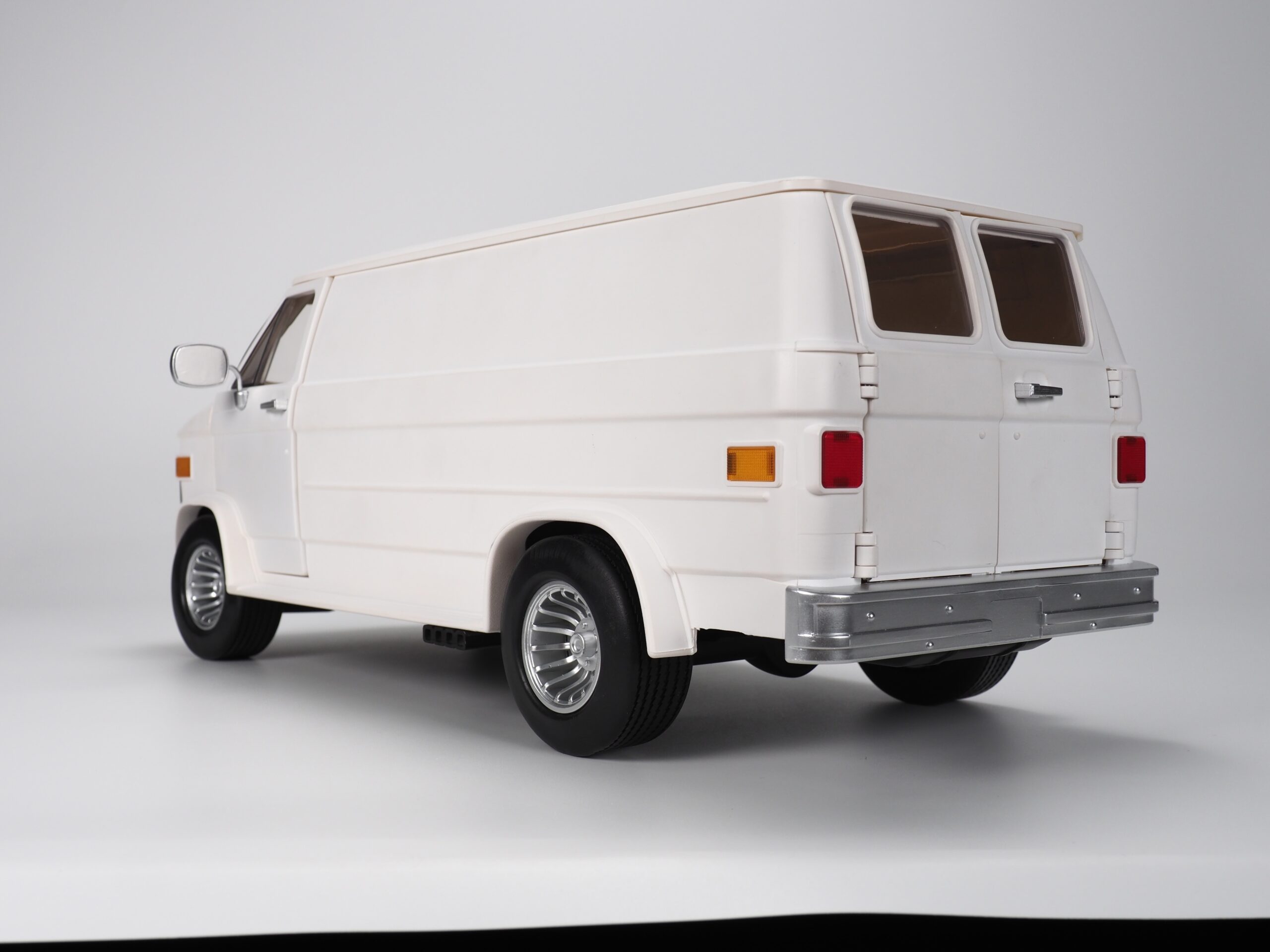 RAMEN TOY – REV (Ramen Economical Vehicles) WHITE - Image 25