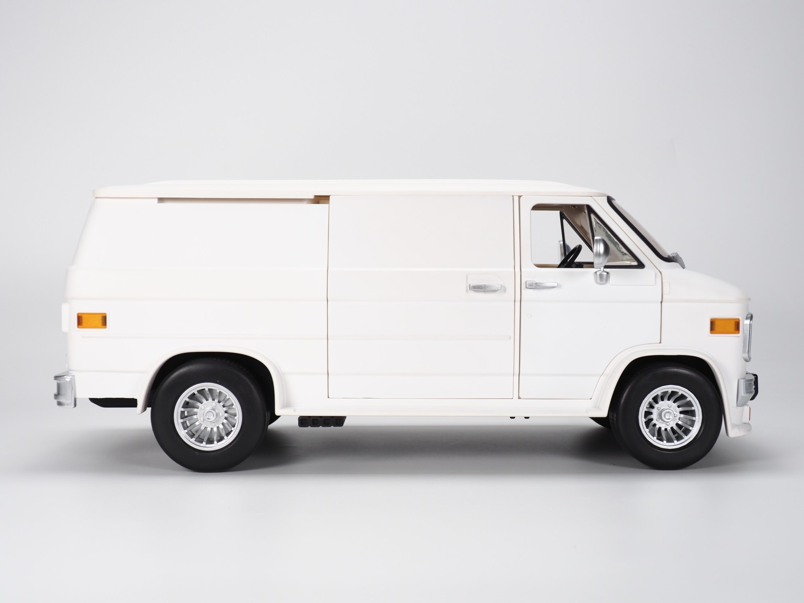 RAMEN TOY – REV (Ramen Economical Vehicles) WHITE - Image 32