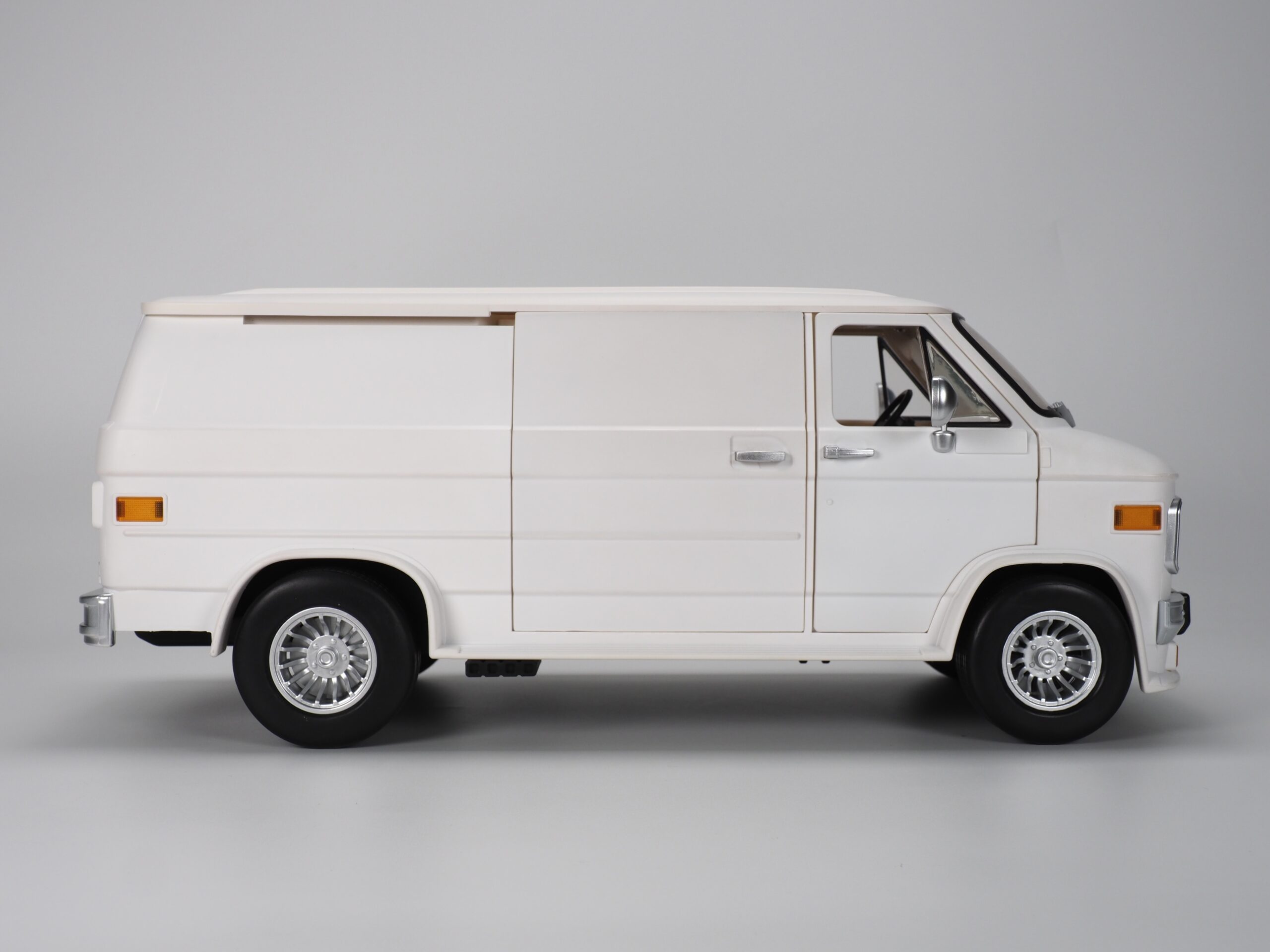 RAMEN TOY – REV (Ramen Economical Vehicles) WHITE - Image 33