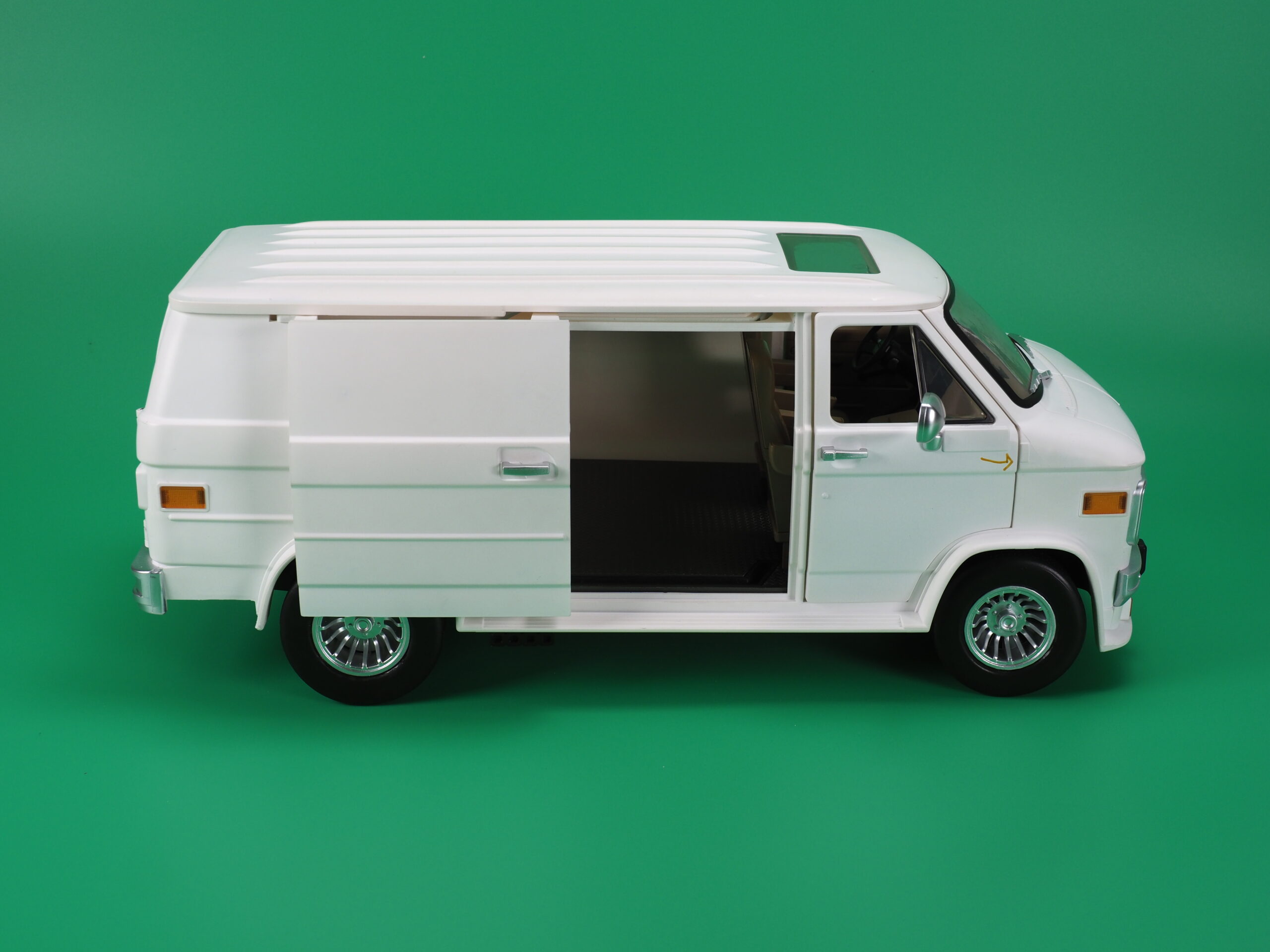 RAMEN TOY – REV (Ramen Economical Vehicles) WHITE - Image 37