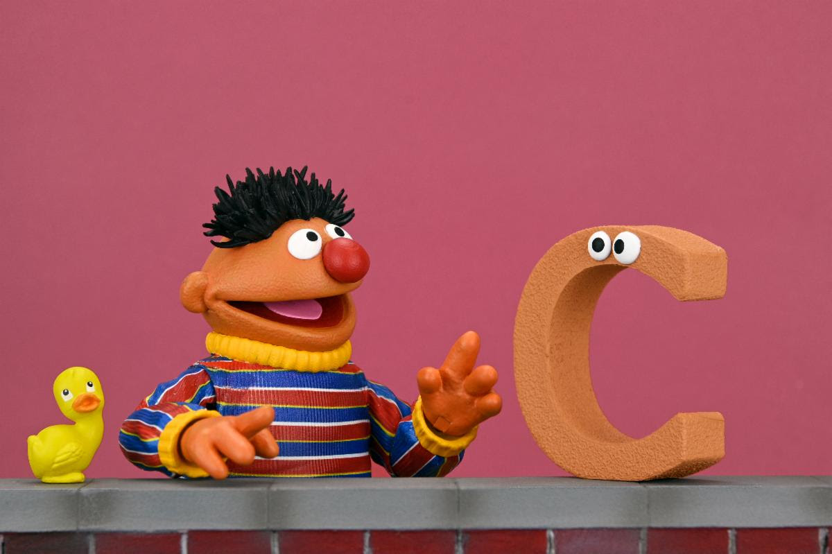 Sesame Street Ultimate Ernie 7″ Action Figure - Image 5