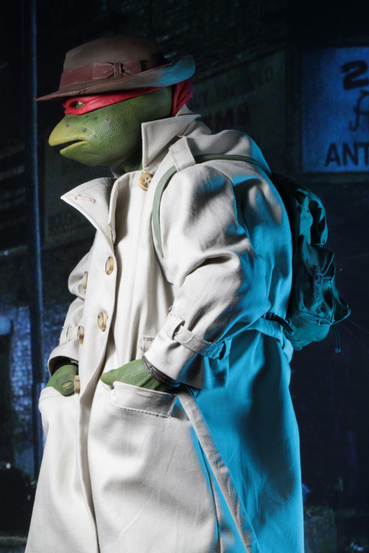 Teenage Mutant Ninja Turtles Movie Raphael Disguise 1/4 Scale (dented box) - Image 6