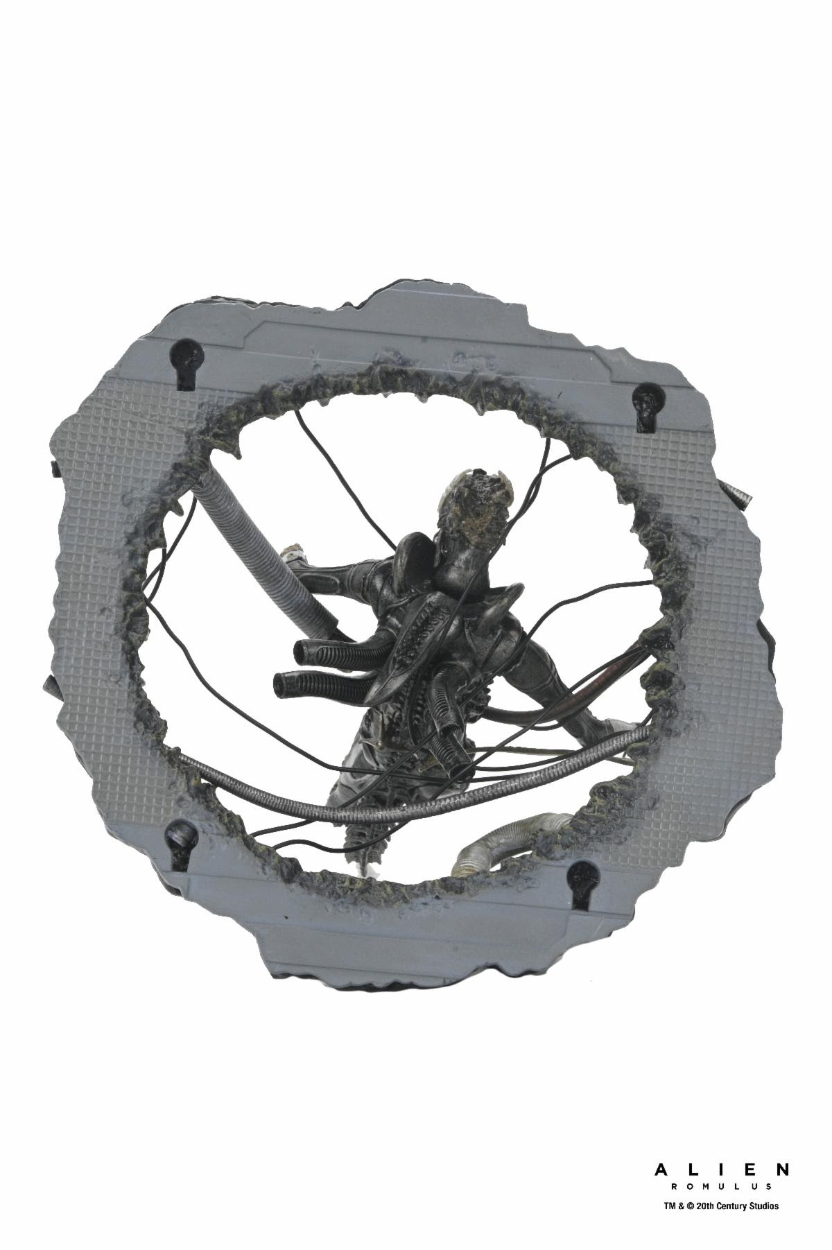 ALIEN: ROMULUS - 7 IN SCALE ACTION FIGURE - DELUXE SUSPENDED LAB XENOMORPH XX121 - Image 9