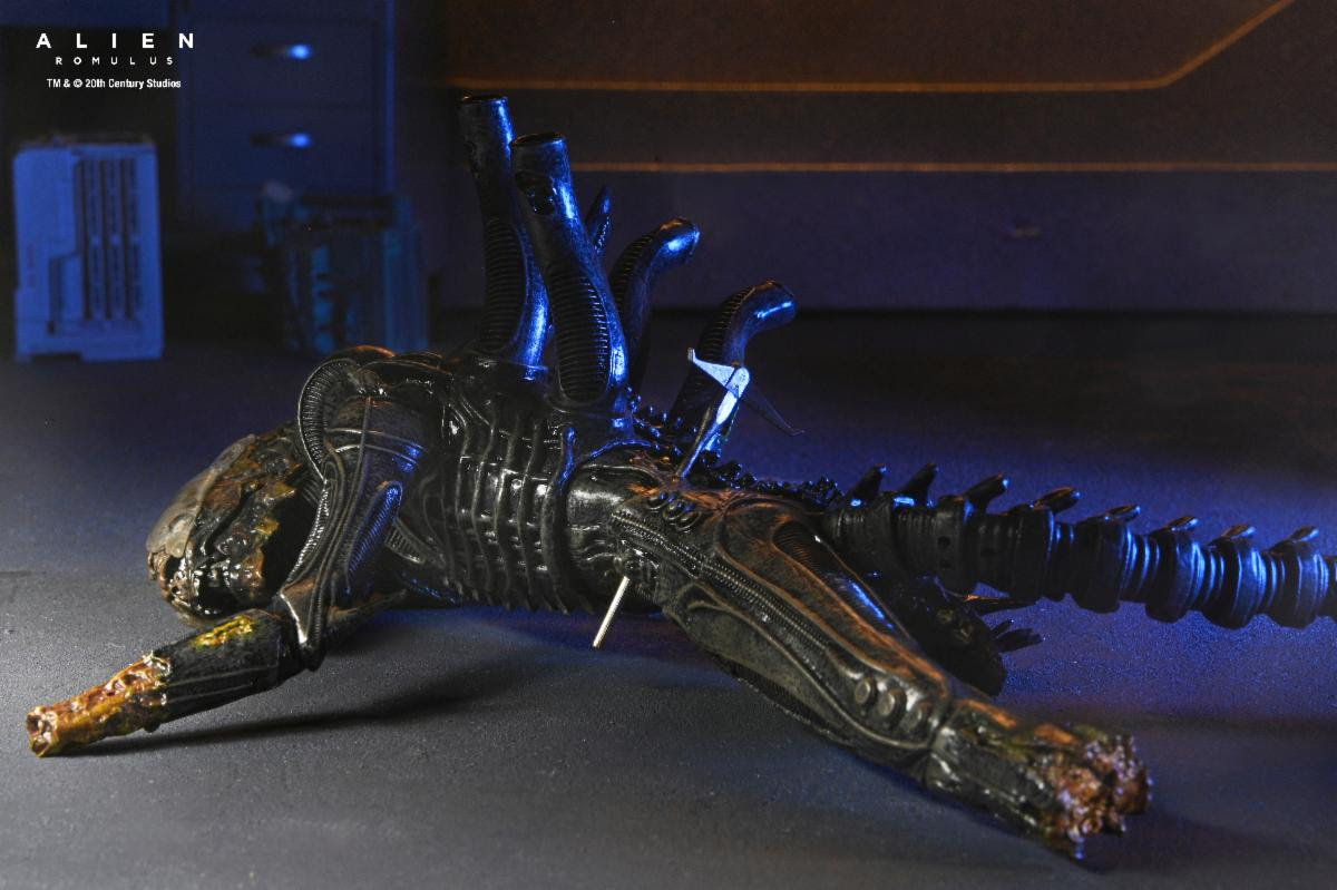 ALIEN: ROMULUS - 7 IN SCALE ACTION FIGURE - DELUXE SUSPENDED LAB XENOMORPH XX121 - Image 6