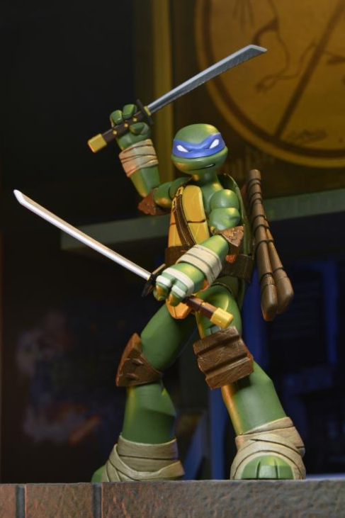 TMNT (2012 CARTOON) - ULTIMATE LEONARDO ACTION FIGURE (box not mint) - Image 2
