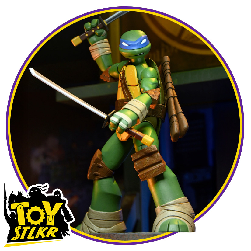 TMNT (2012 CARTOON) - ULTIMATE LEONARDO ACTION FIGURE (box not mint)