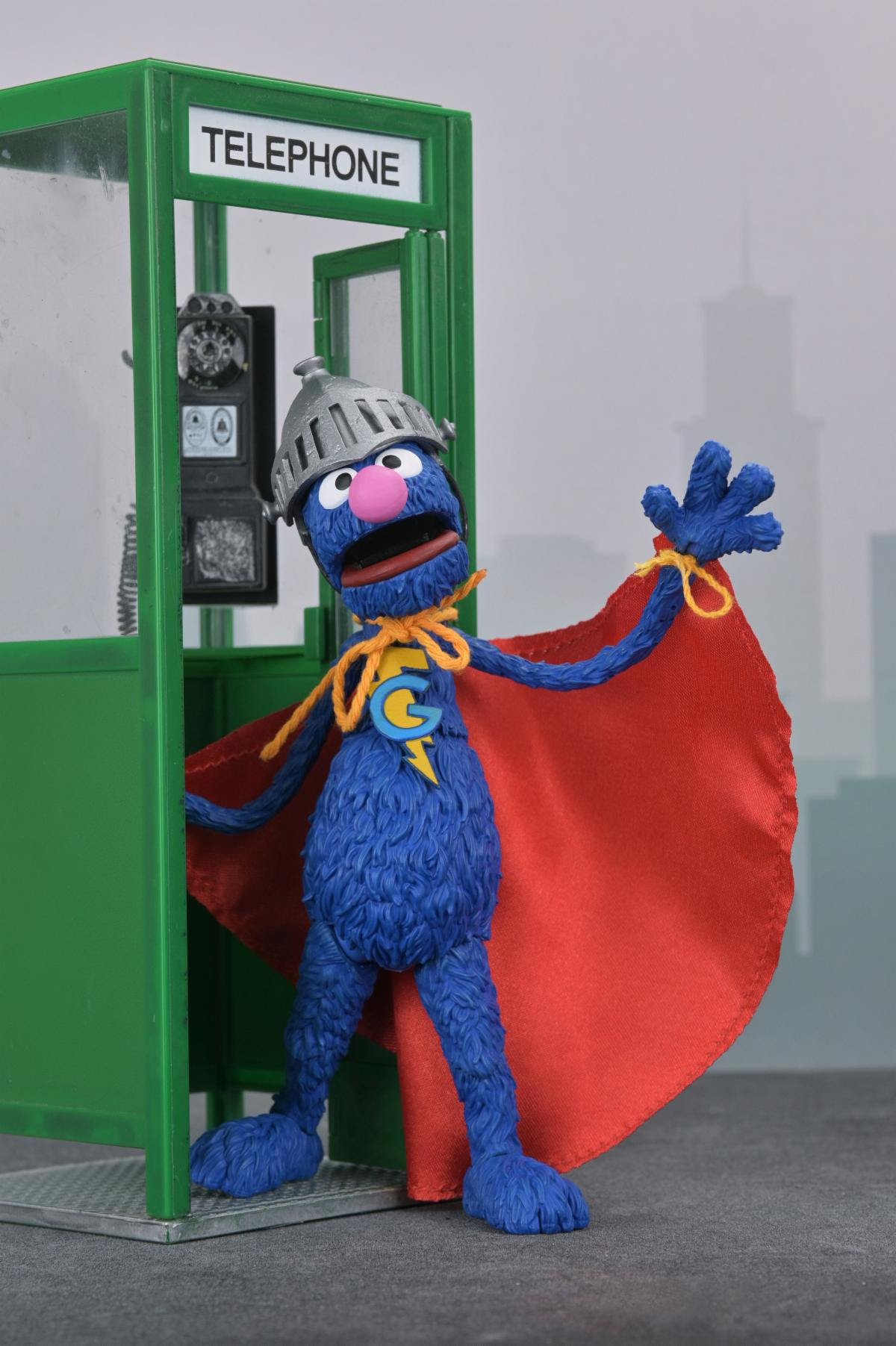 Sesame Street Ultimate Super Grover 7″ Action Figure (box not mint) - Image 8